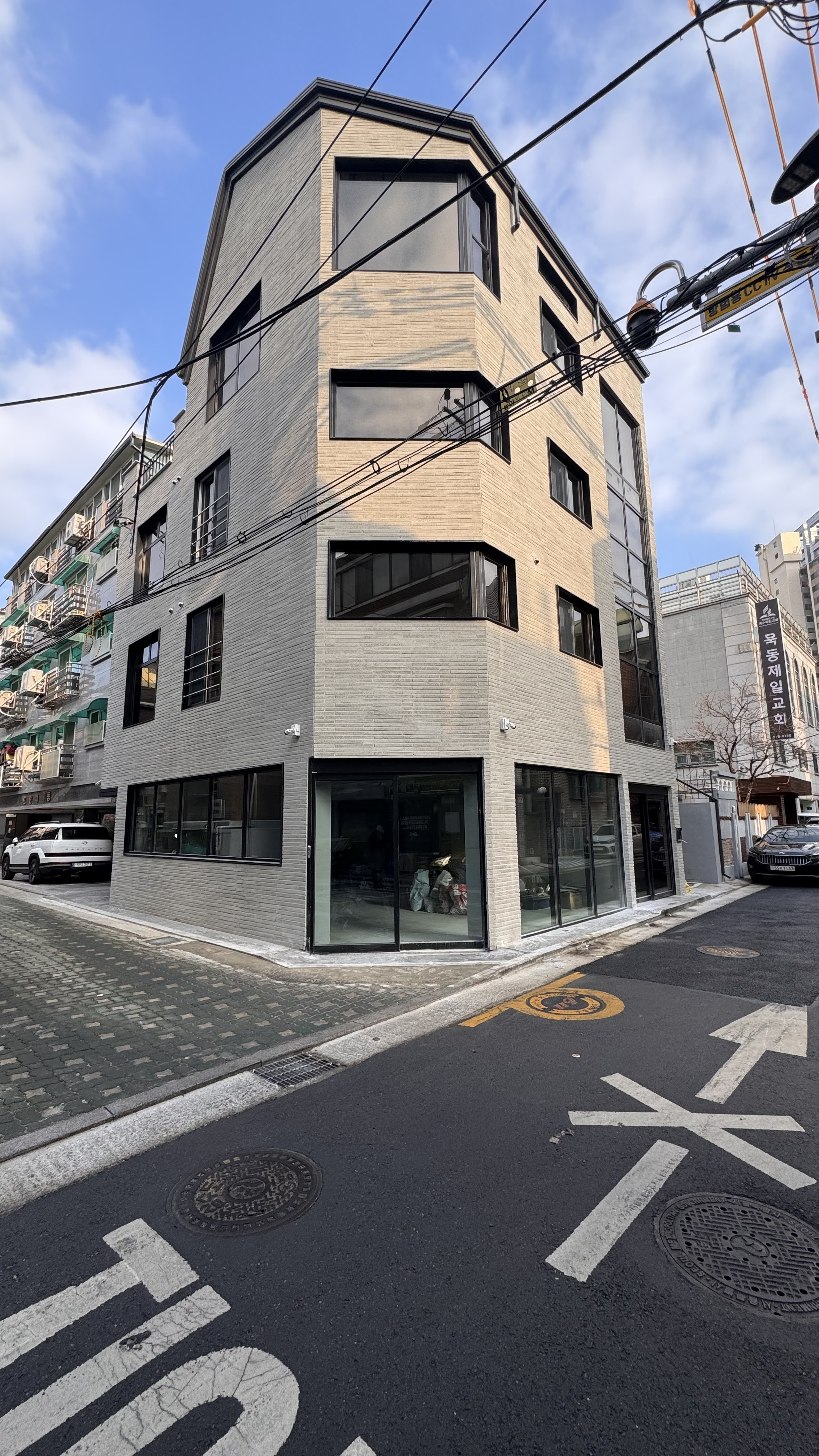 Alldayhouse Building View